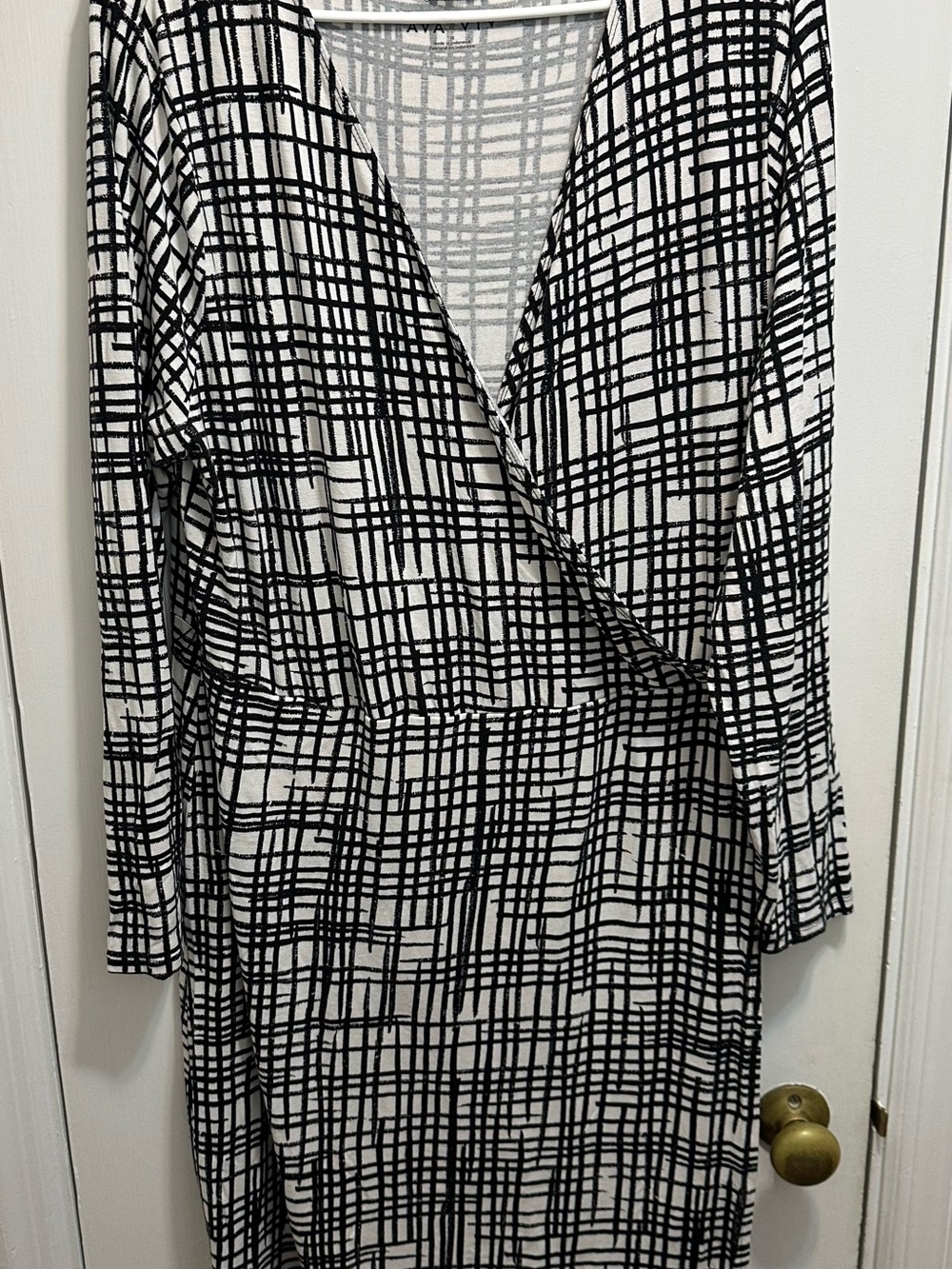 Ava & Viv: 1X Black and White Grid Wrap-Style Long Sleeve Dress